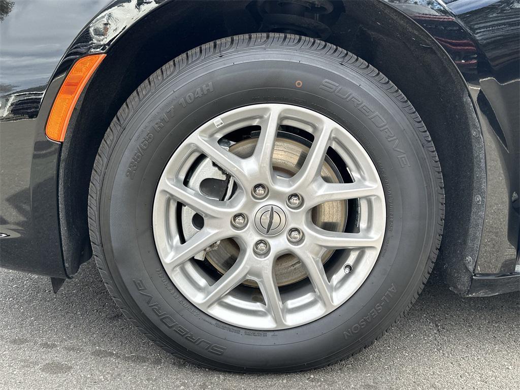 used 2025 Chrysler Pacifica car, priced at $30,726