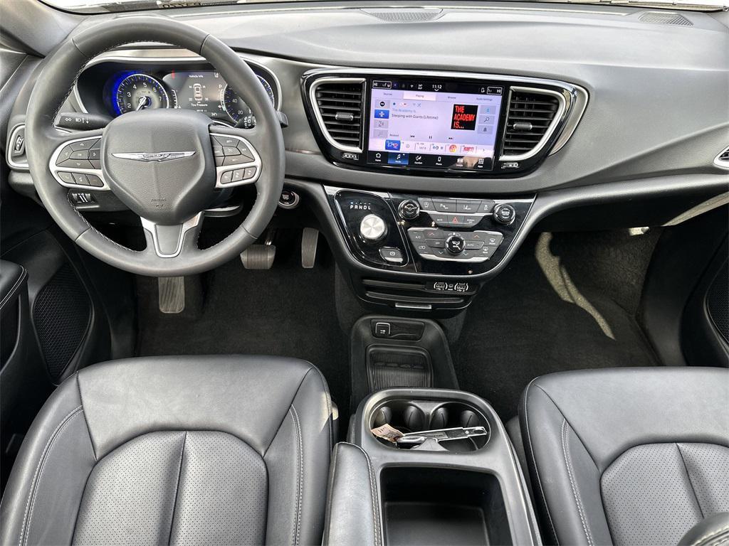 used 2025 Chrysler Pacifica car, priced at $30,726