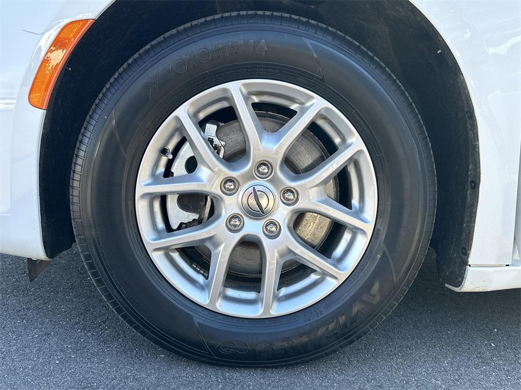 used 2024 Chrysler Pacifica car, priced at $29,997