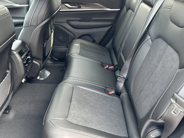 new 2026 Jeep Grand Cherokee car, priced at $45,680