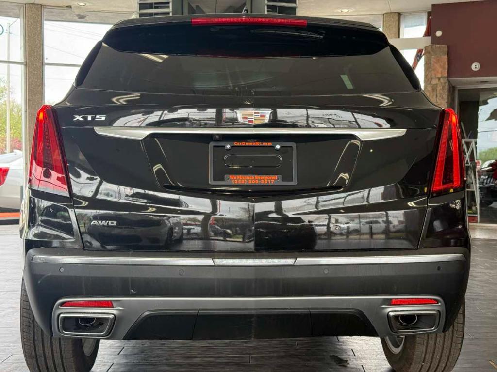 used 2025 Cadillac XT5 car, priced at $34,495
