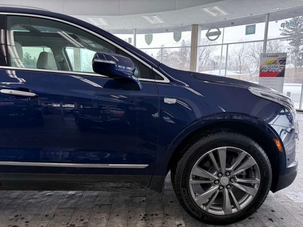 used 2025 Cadillac XT5 car, priced at $32,495