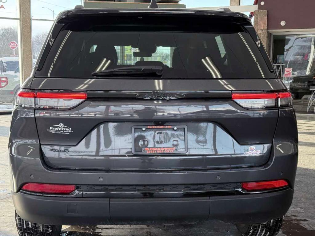 used 2025 Jeep Grand Cherokee car, priced at $31,995