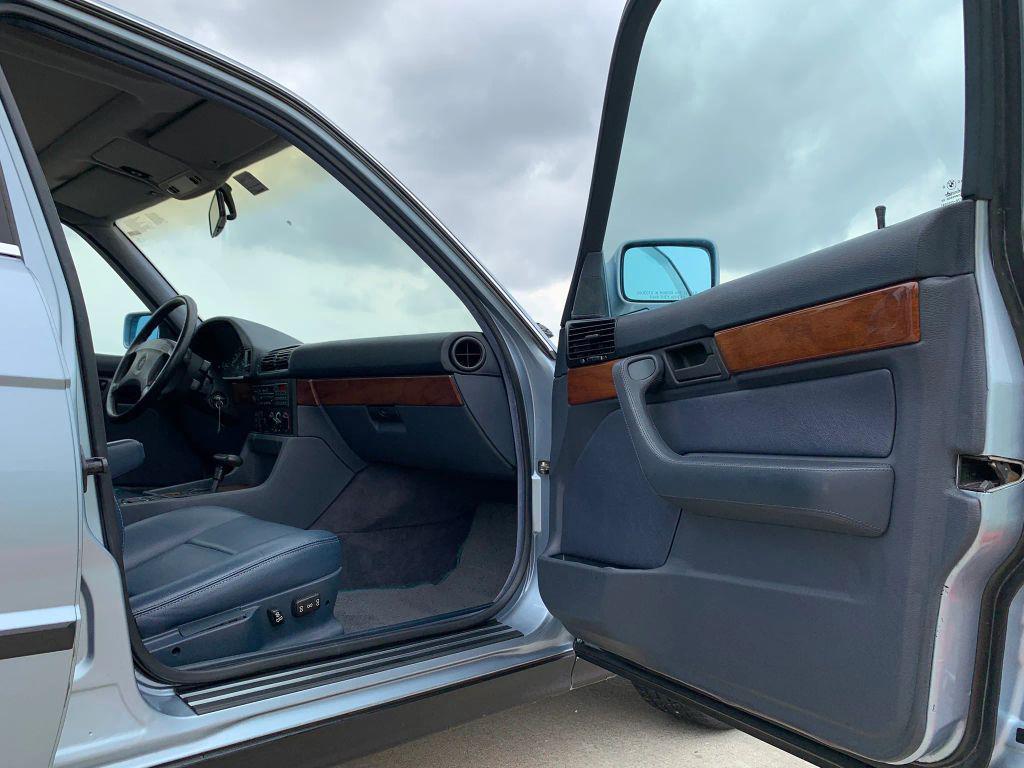 BMW 5 Series view 9