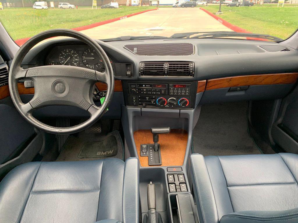 BMW 5 Series view 14