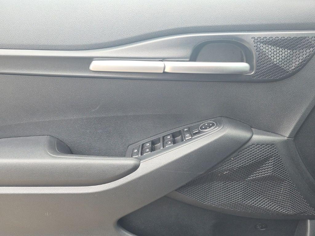 used 2023 Kia Seltos car, priced at $21,362