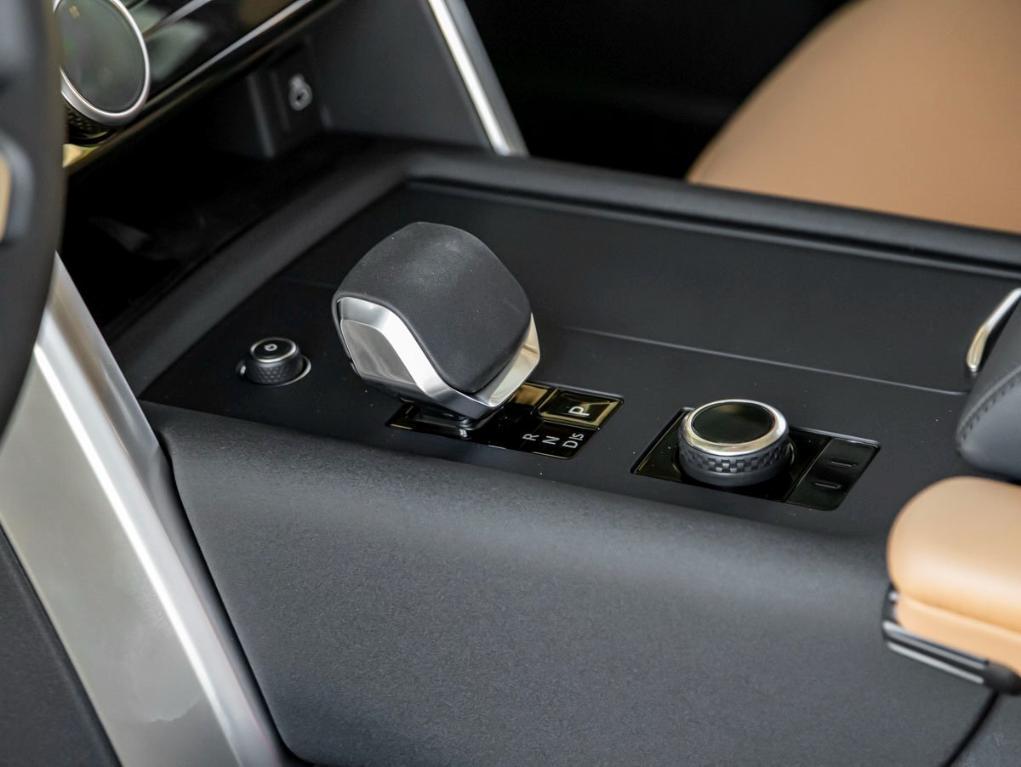 new 2025 Land Rover Discovery car, priced at $85,328