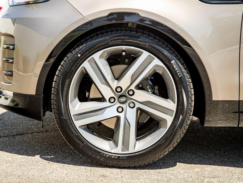 new 2025 Land Rover Discovery car, priced at $85,328