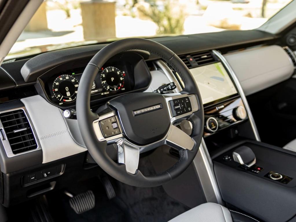 new 2025 Land Rover Discovery car, priced at $72,863