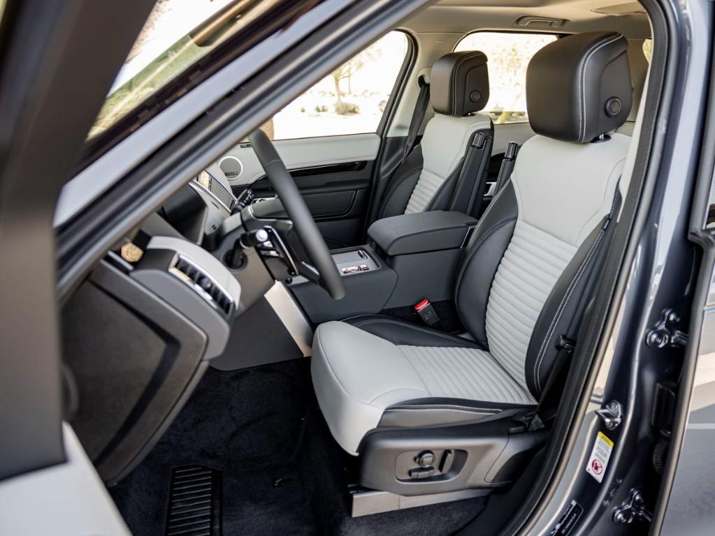 new 2025 Land Rover Discovery car, priced at $72,863