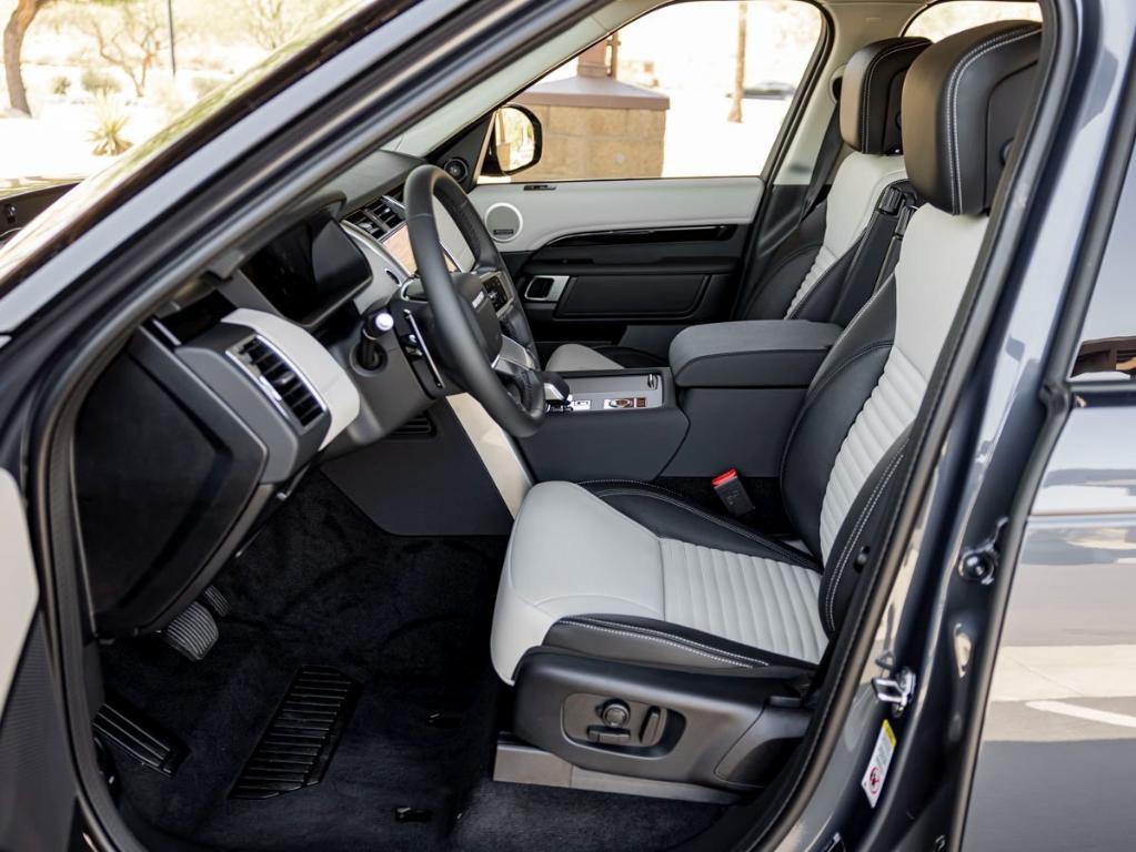 new 2025 Land Rover Discovery car, priced at $72,863