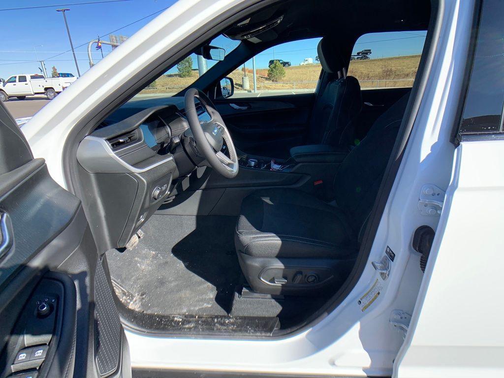 new 2026 Jeep Grand Cherokee car, priced at $37,517