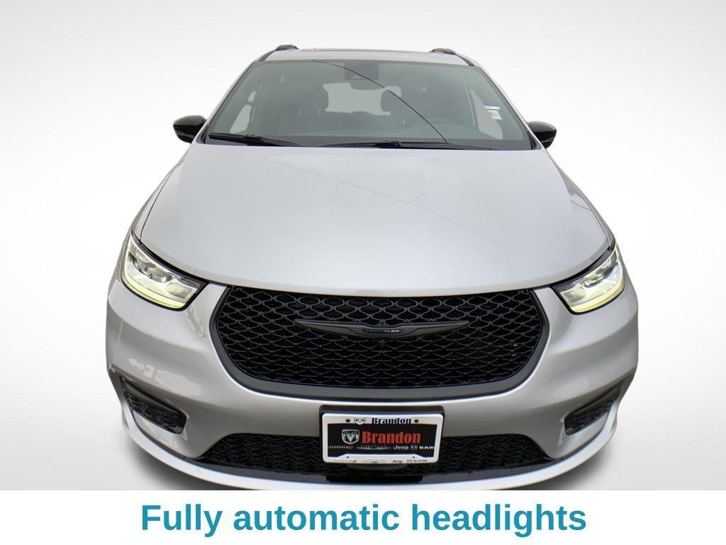 new 2026 Chrysler Pacifica car, priced at $51,751