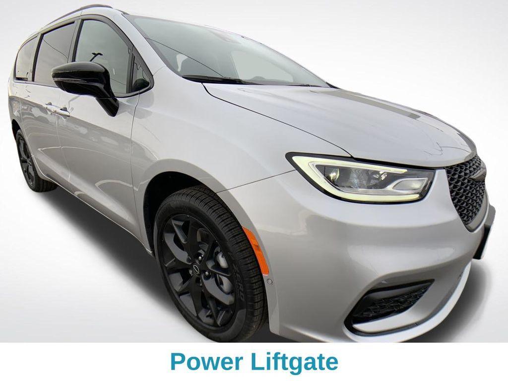 new 2026 Chrysler Pacifica car, priced at $51,751