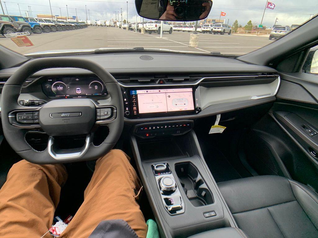 new 2026 Jeep Cherokee car, priced at $39,860