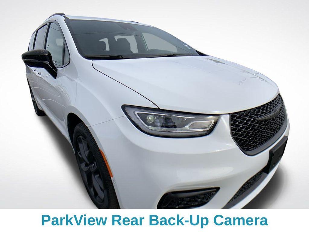 new 2026 Chrysler Pacifica car, priced at $45,764