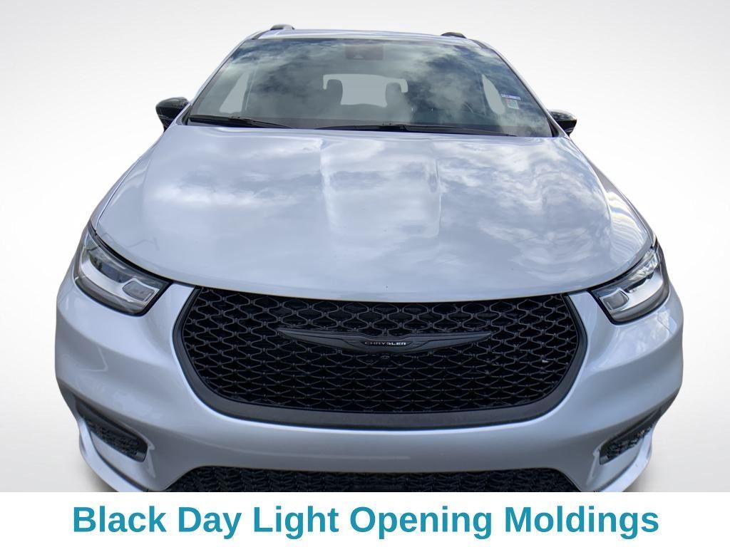 new 2026 Chrysler Pacifica car, priced at $44,729