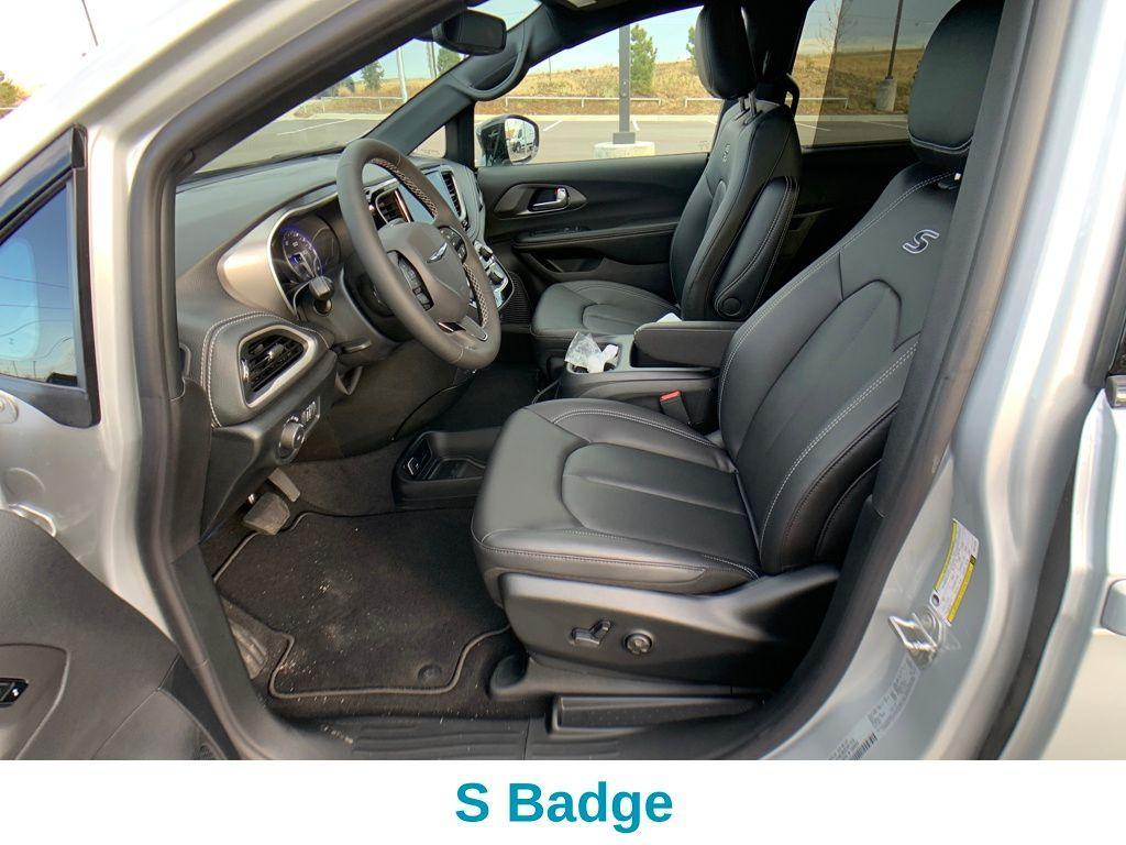 new 2026 Chrysler Pacifica car, priced at $44,729