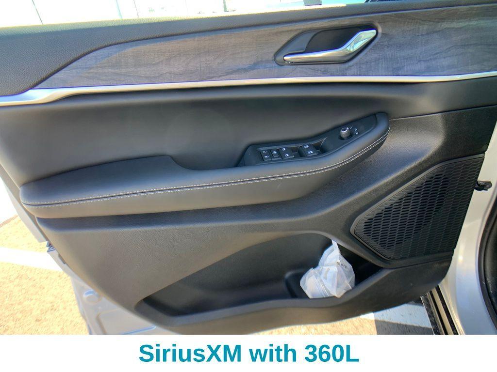 new 2026 Jeep Grand Cherokee car, priced at $45,949