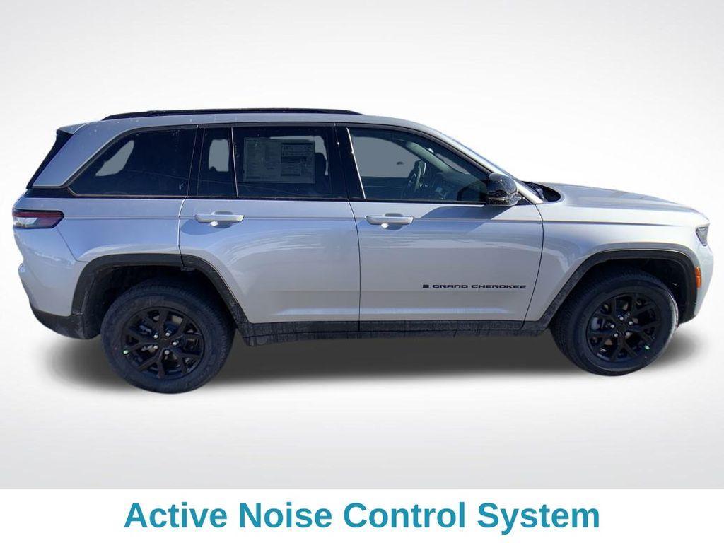 new 2026 Jeep Grand Cherokee car, priced at $45,949