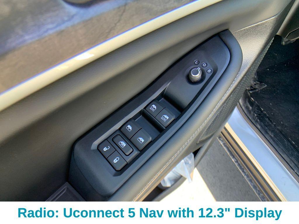 new 2026 Jeep Grand Cherokee car, priced at $45,949