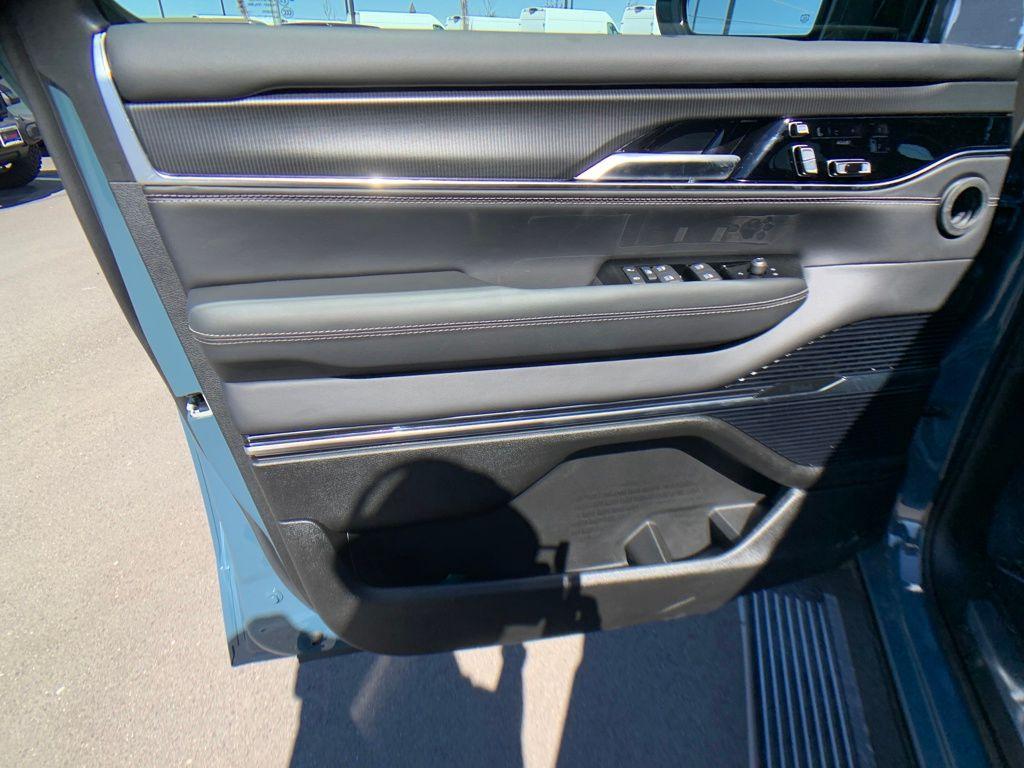 new 2026 Jeep Grand Wagoneer car, priced at $93,424