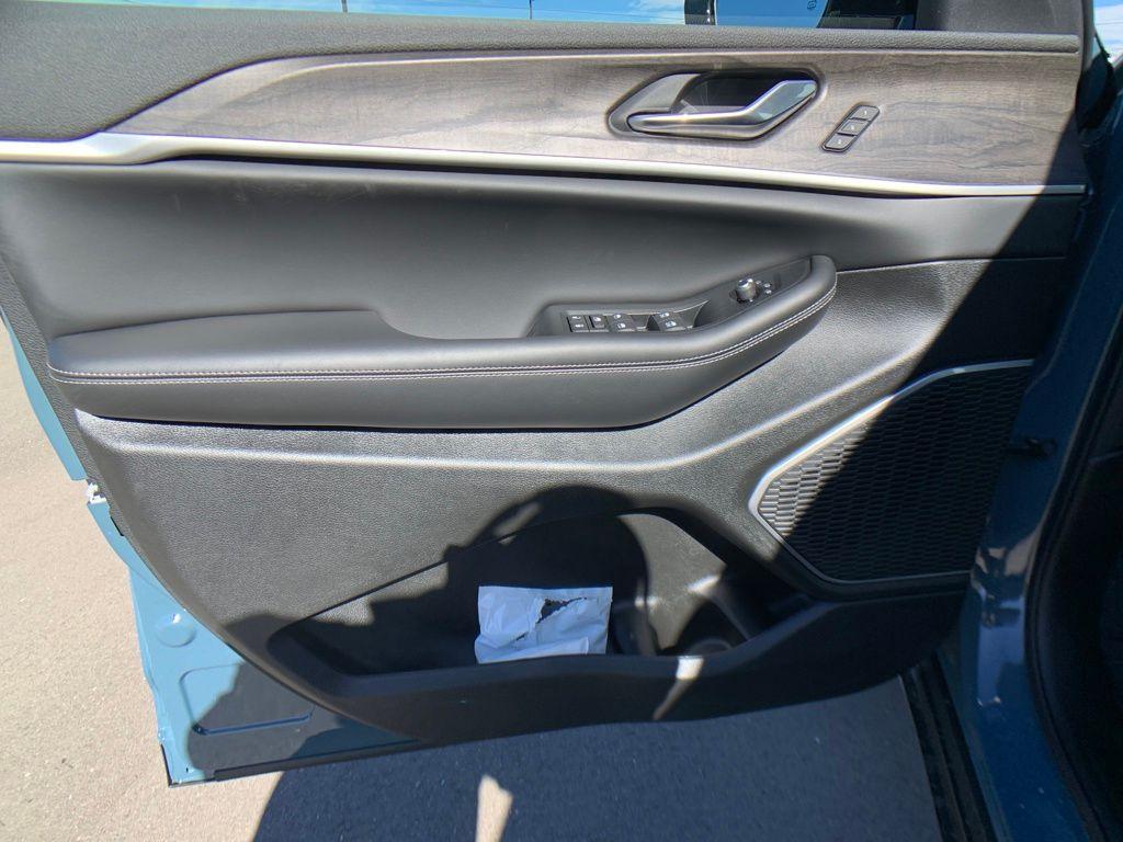 new 2026 Jeep Grand Cherokee car, priced at $45,117