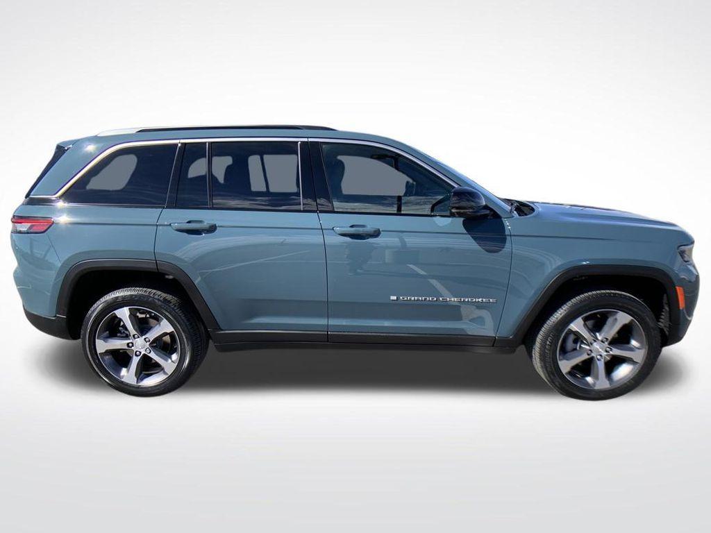 new 2026 Jeep Grand Cherokee car, priced at $45,117