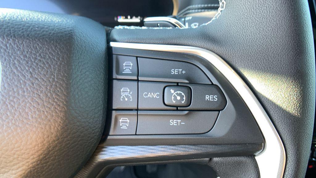 new 2025 Jeep Grand Cherokee car, priced at $38,783