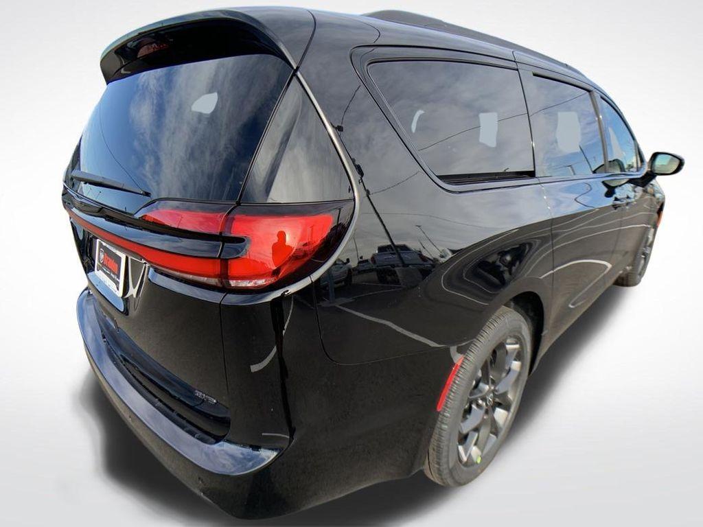 new 2026 Chrysler Pacifica car, priced at $44,656
