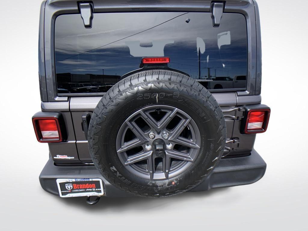 new 2026 Jeep Wrangler car, priced at $46,337