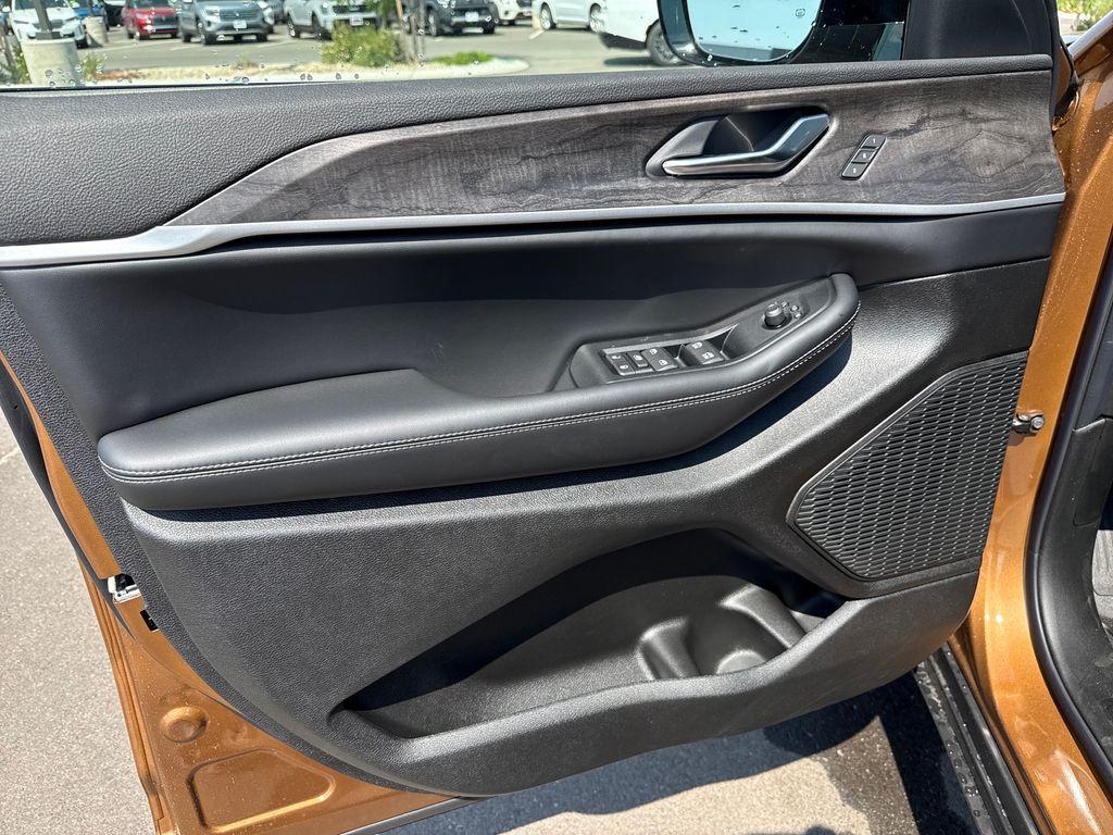 new 2026 Jeep Grand Cherokee car, priced at $41,601