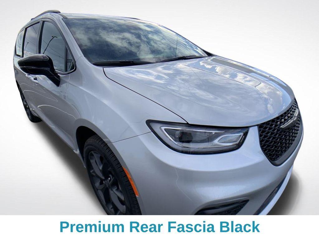 new 2026 Chrysler Pacifica car, priced at $46,028