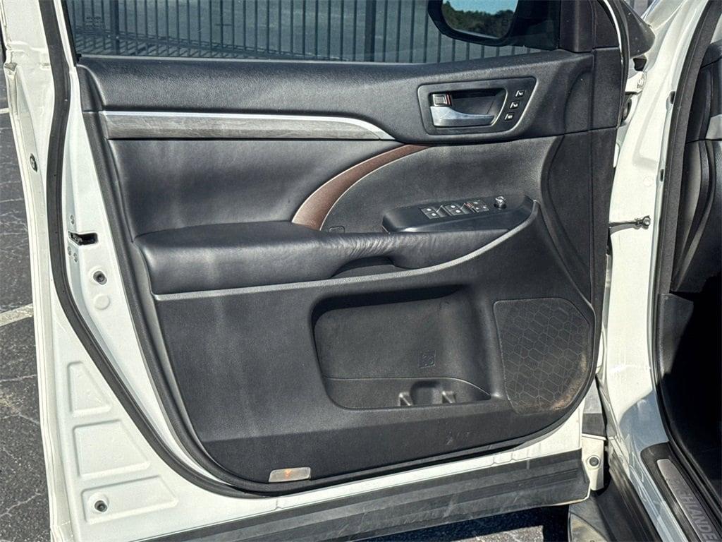 used 2018 Toyota Highlander car, priced at $20,884
