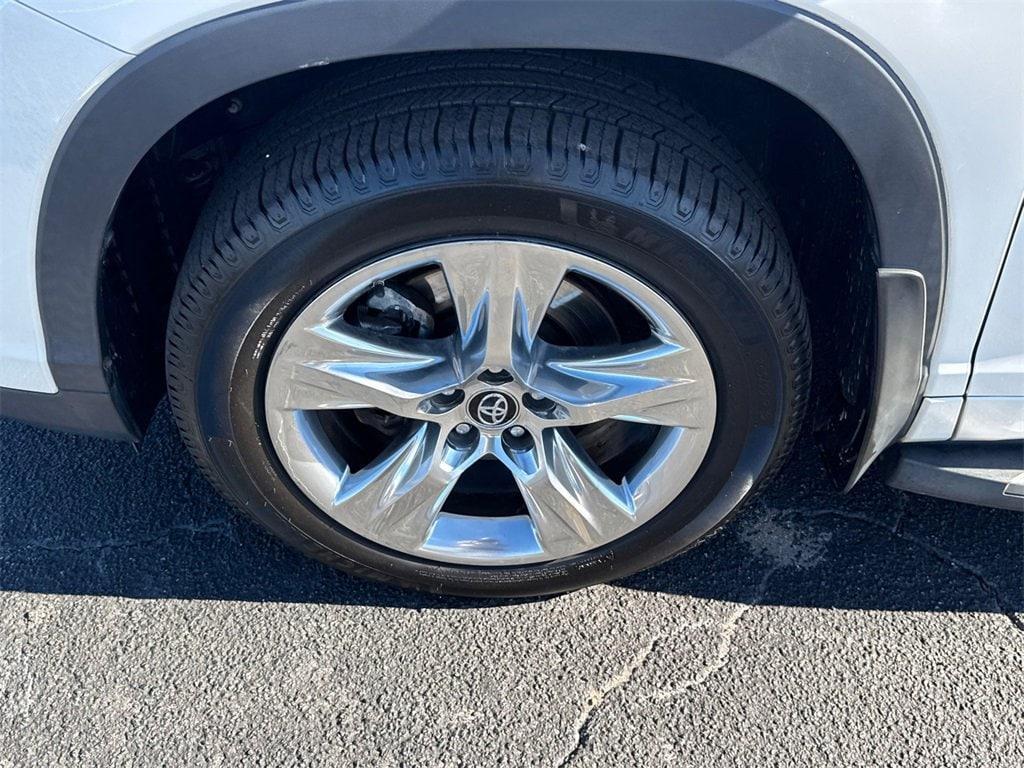 used 2018 Toyota Highlander car, priced at $20,884
