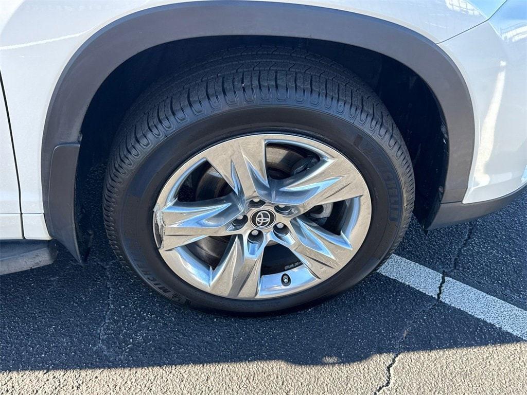 used 2018 Toyota Highlander car, priced at $20,884