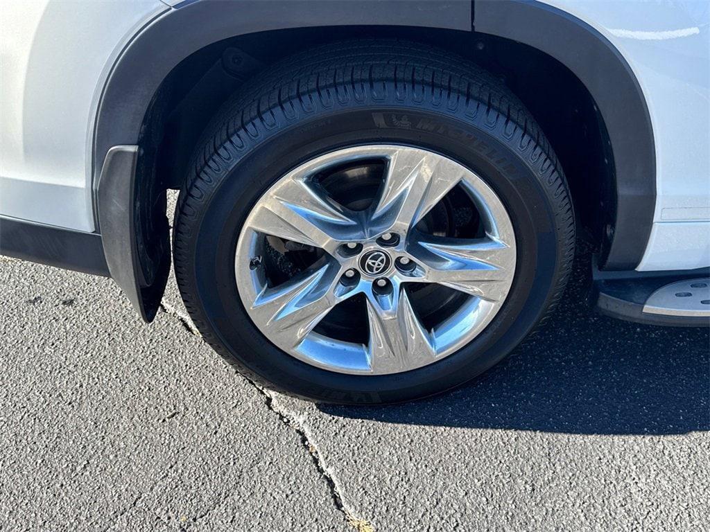 used 2018 Toyota Highlander car, priced at $20,884