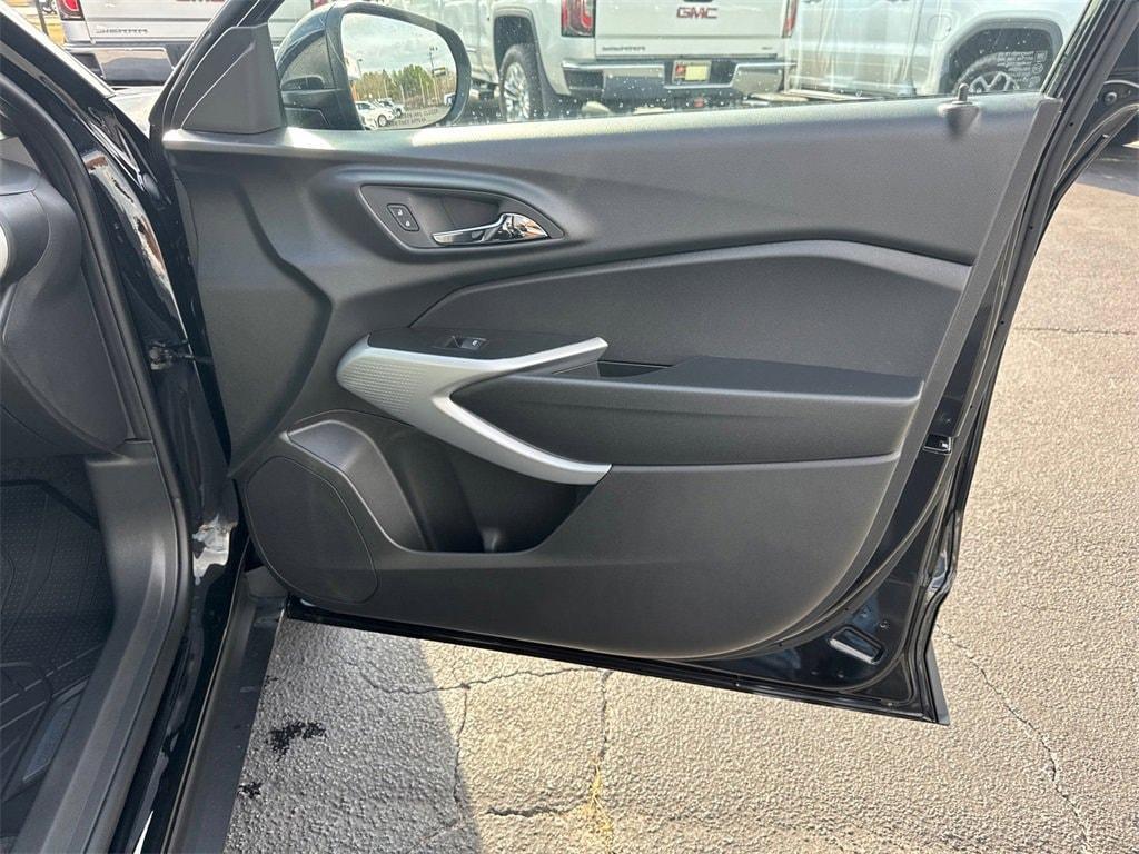 new 2026 Chevrolet Trax car, priced at $22,285