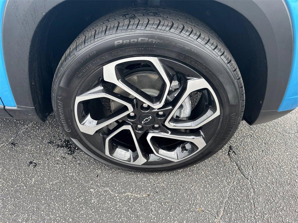 used 2025 Chevrolet Trax car, priced at $23,354