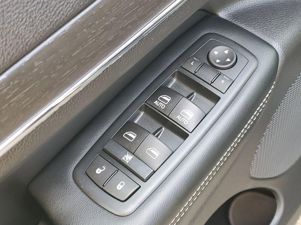 used 2017 Jeep Grand Cherokee car, priced at $11,899