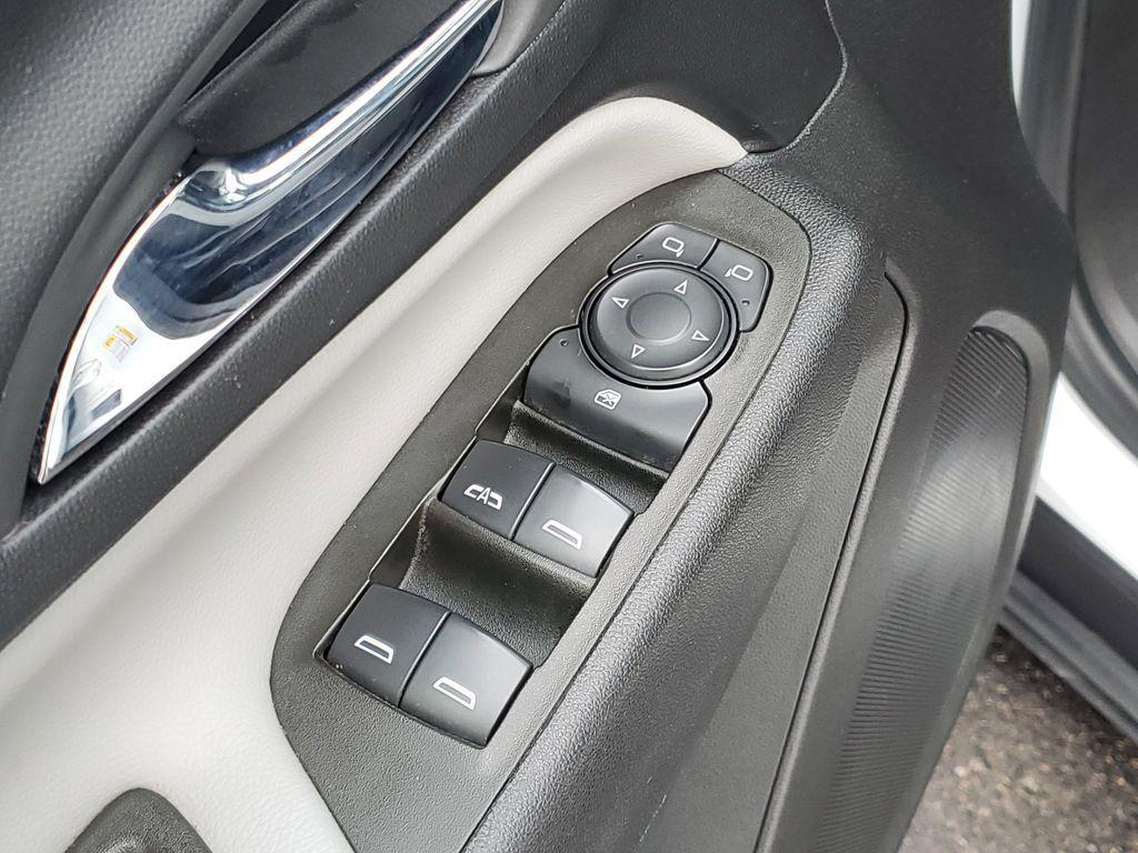 used 2023 Chevrolet Equinox car, priced at $19,999