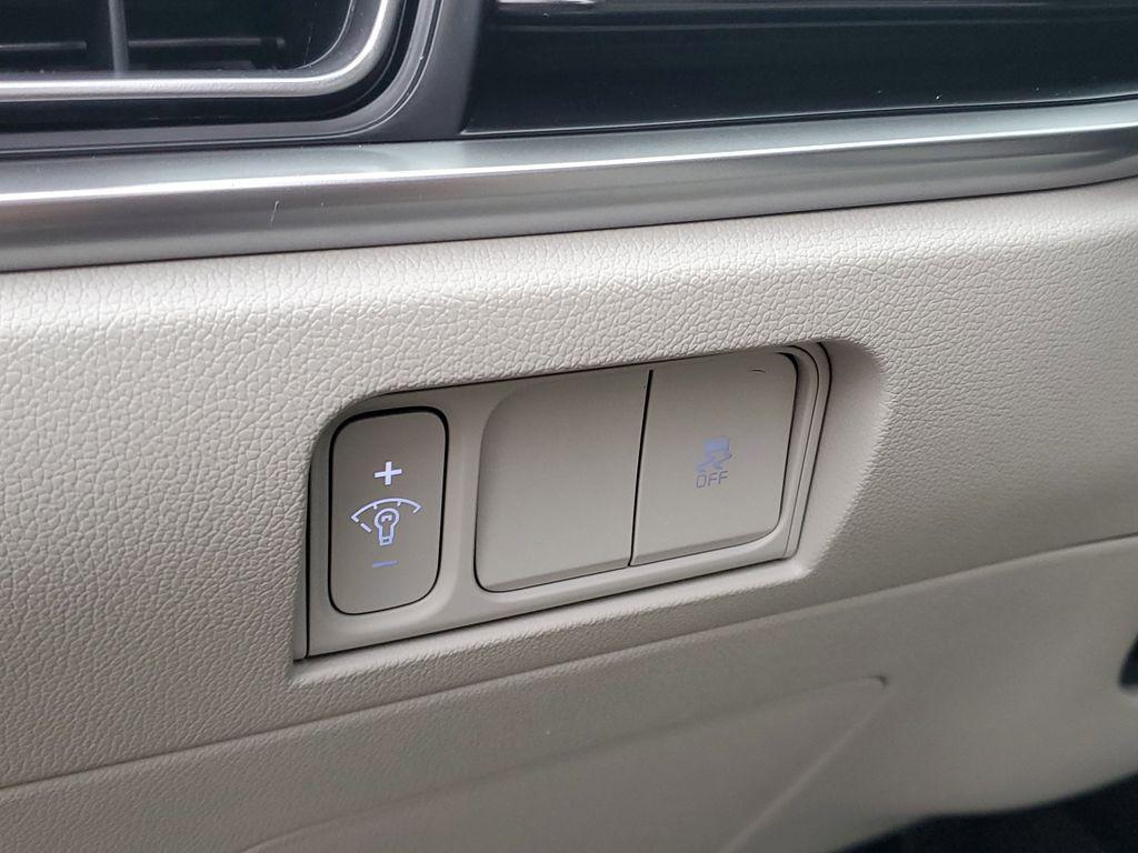 used 2025 Kia Sorento car, priced at $27,689