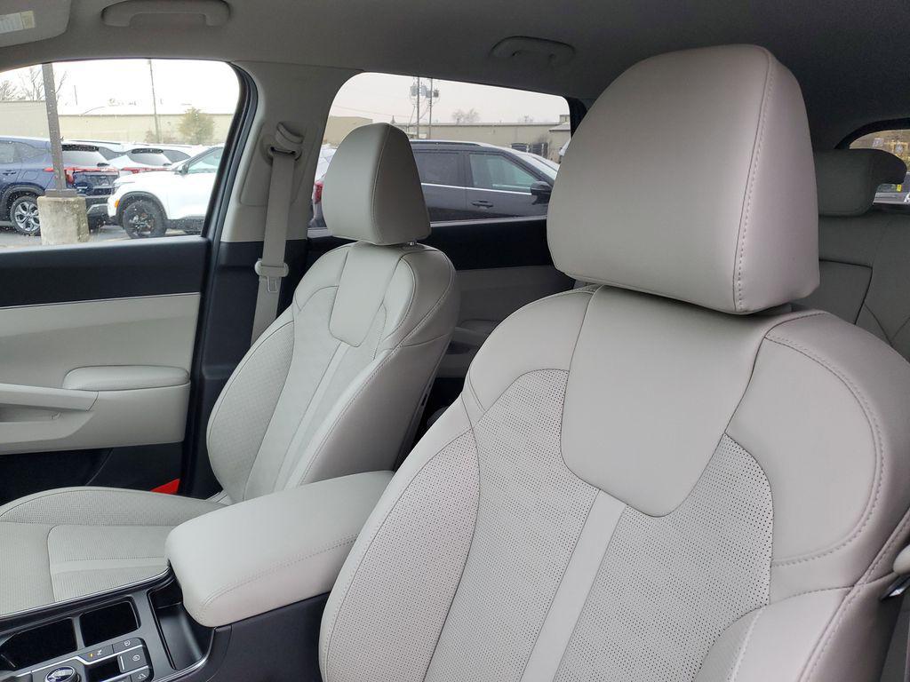 used 2025 Kia Sorento car, priced at $27,689