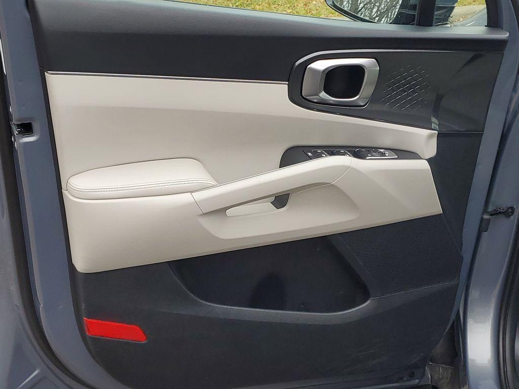 used 2025 Kia Sorento car, priced at $27,689