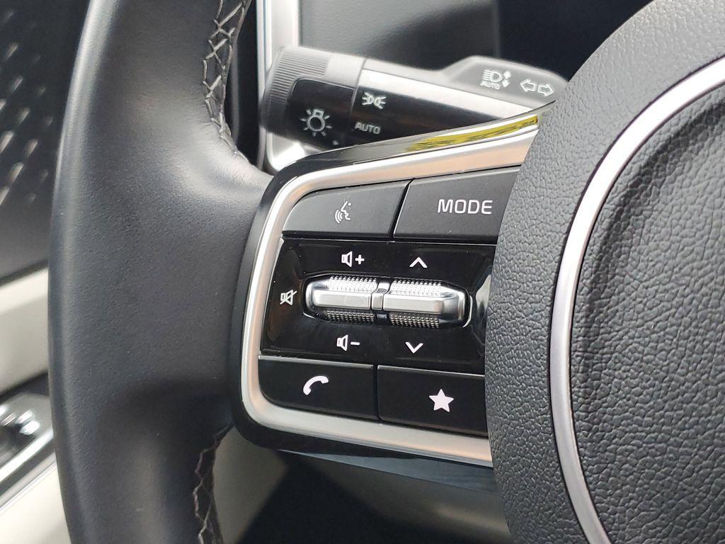 used 2025 Kia Sorento car, priced at $27,689