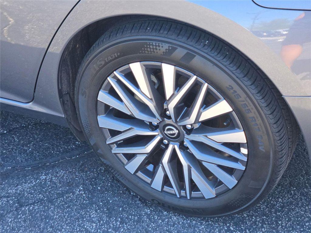 used 2025 Nissan Altima car
