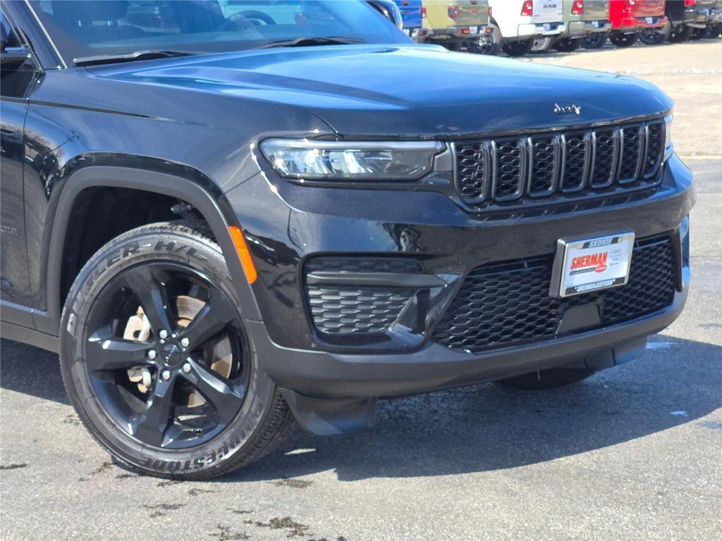 used 2024 Jeep Grand Cherokee car, priced at $32,980