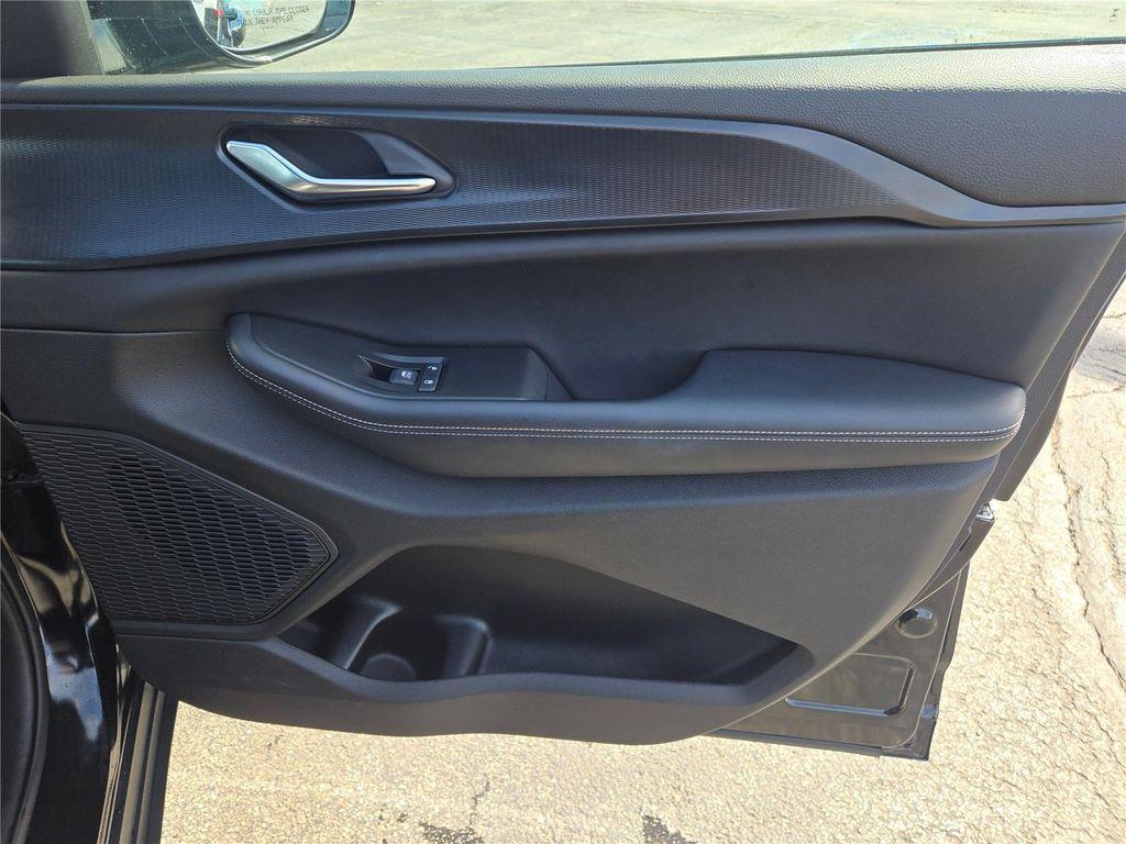 used 2024 Jeep Grand Cherokee car, priced at $32,980