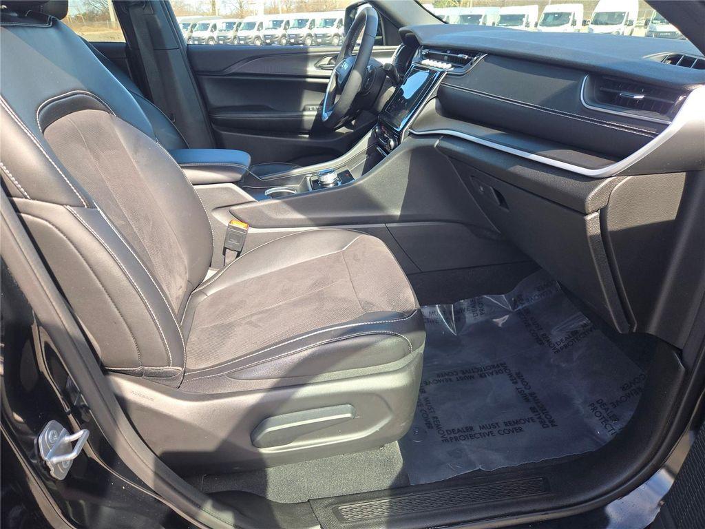 used 2024 Jeep Grand Cherokee car, priced at $32,980