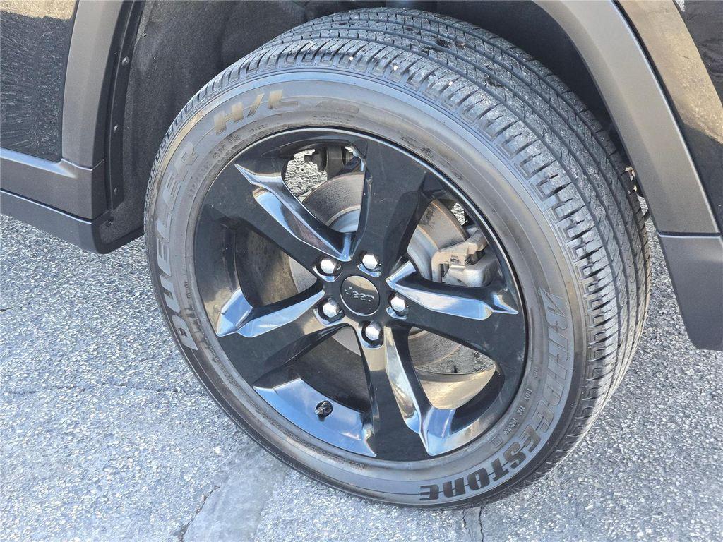 used 2024 Jeep Grand Cherokee car, priced at $32,980